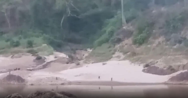Tayland sınırındaki ordu üslerine saldırı düzenledi! Askerler kaçtı