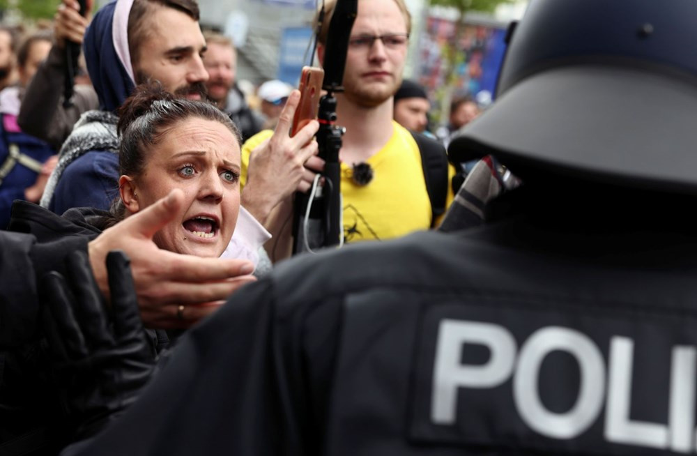 Kovid-19 önlemleri protestosu: 200'ü aşkın gözaltı...
