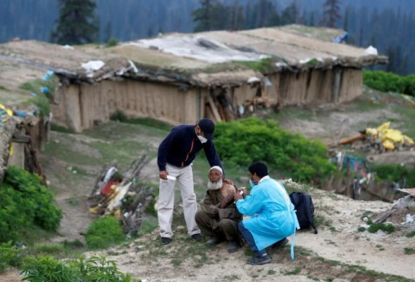 Hindistan’da binlerce kişiye Kovid-19 aşısı yerine tuzlu su enjekte edildi