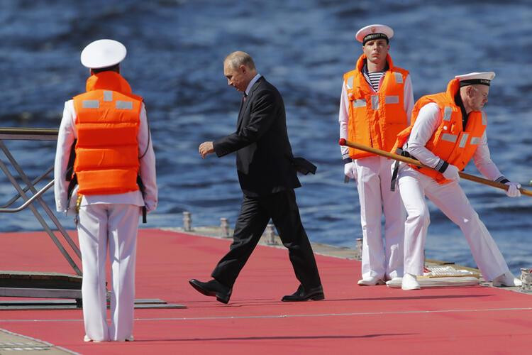 Putin bizzat denetledi! Yeni Rus 'savaşçılar' tatbikatta