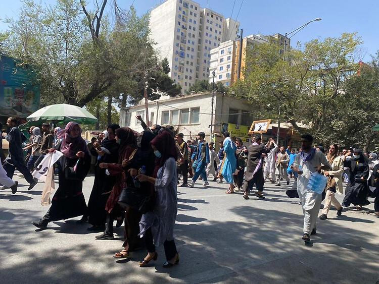 Afganistan'da korku duvarı yıkıldı! Taliban şaşkın...