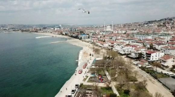 İstanbul'da 'tsunamiden kaçış' tabelaları