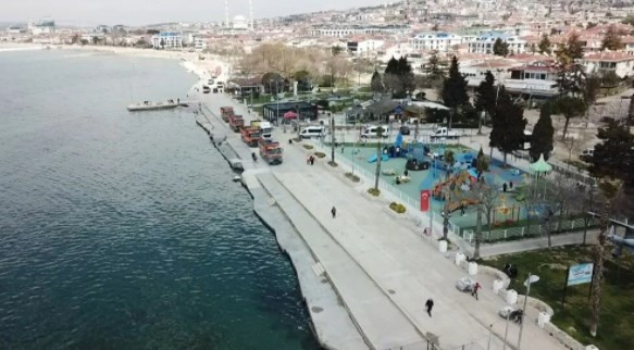 İstanbul'da 'tsunamiden kaçış' tabelaları