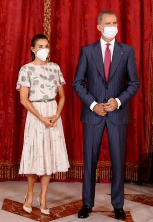 İspanya Kraliçesi Letizia, kayınvalidesinin 40 yıl önceki elbisesini giydi