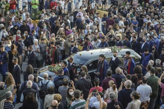 Yunanistan sanatçı Mikis Theodorakis'i uğurluyor