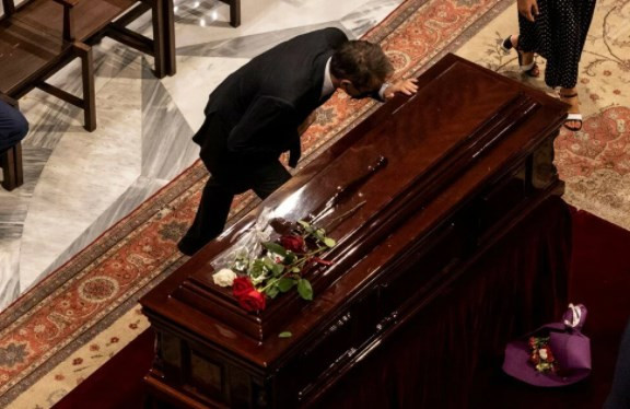 Yunanistan sanatçı Mikis Theodorakis'i uğurluyor