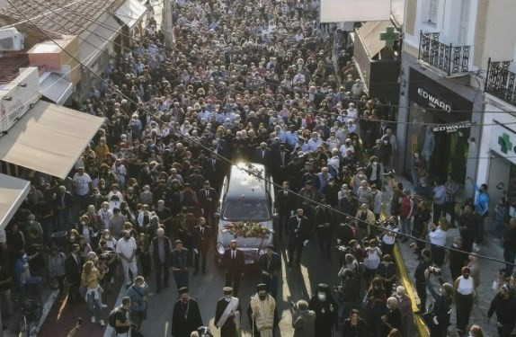 Yunanistan sanatçı Mikis Theodorakis'i uğurluyor