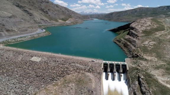 Van'da kuraklık nedeniyle Zernek Baraj Gölü taban seviyeye indi