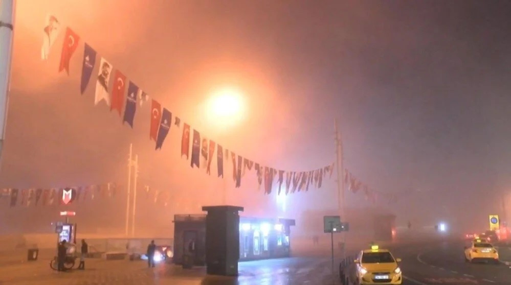 İstanbul'da yoğun sis: Bazı seferler iptal edildi