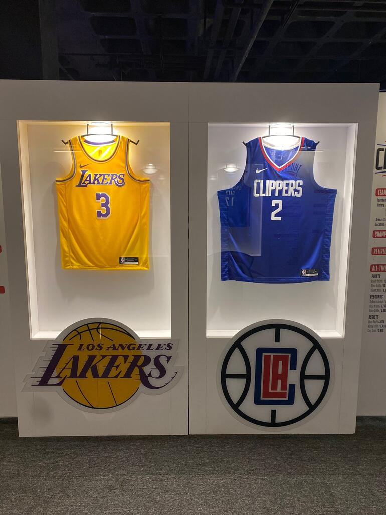 Türkiye'de bir ilk: NBA Şampiyonluk Kupası görücüye çıktı