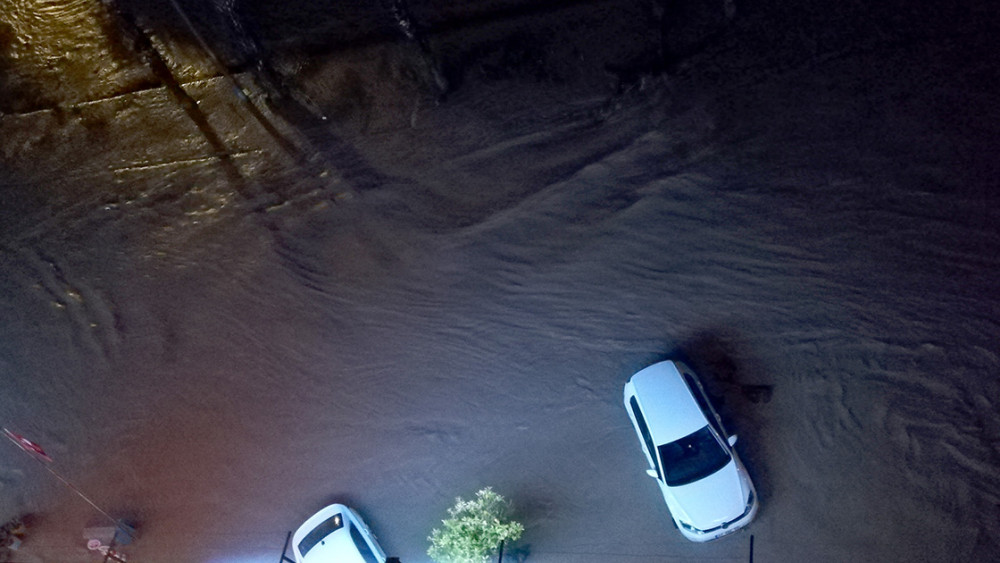 Antalya'da sel hayatı felç etti