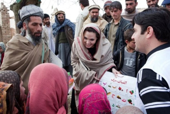 Angelina Jolie Afgan kadınlarına yönelik üst düzey konferansta konuştu