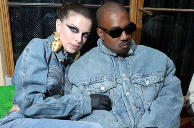 Kanye West'in sevgilisi Julia Fox'un başörtüsü Fransa'da tartışmaları alevlendirdi