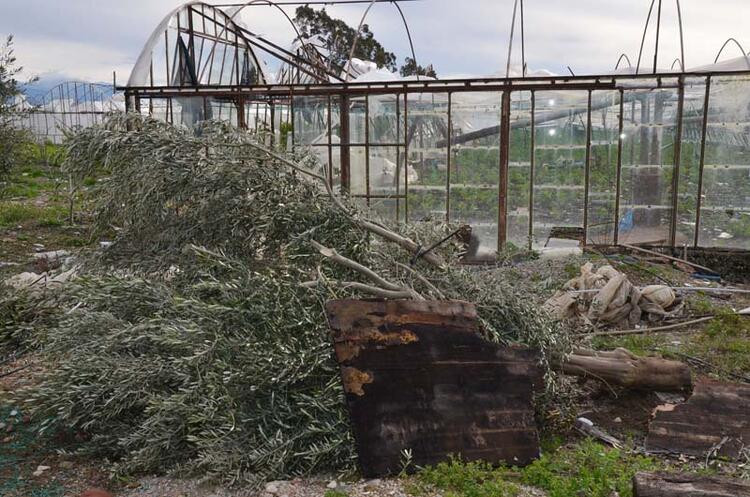 Antalya'da hortum yıktı geçti