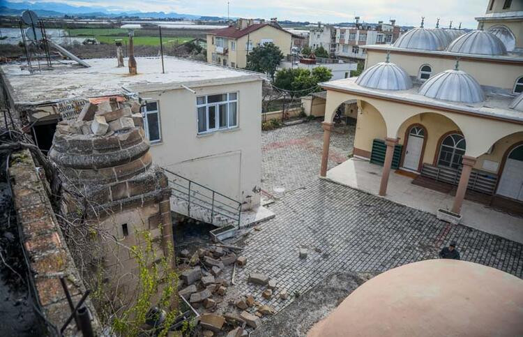 Antalya'da hortum yıktı geçti