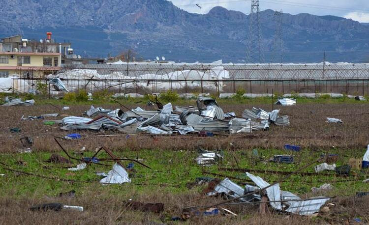 Antalya'da hortum yıktı geçti