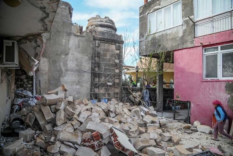Antalya'da hortum yıktı geçti
