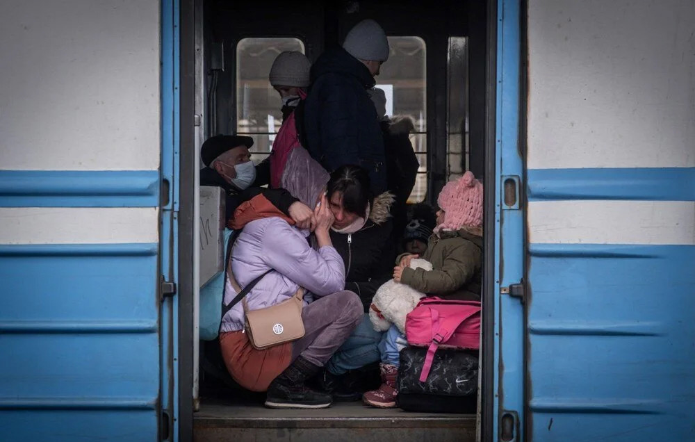 Savaştan kaçış: Tren istasyonlarında büyük yoğunluk!
