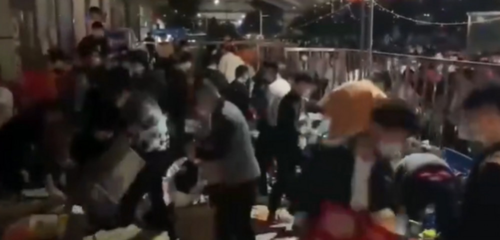 Şangay'da isyan: Çin'de halk karantinaya karşı ayaklandı!