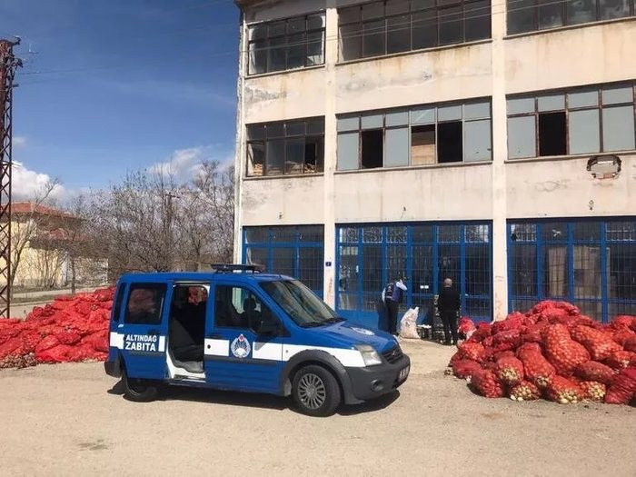 Tonlarca soğan ziyan oldu: Stokçuluk skandalı!