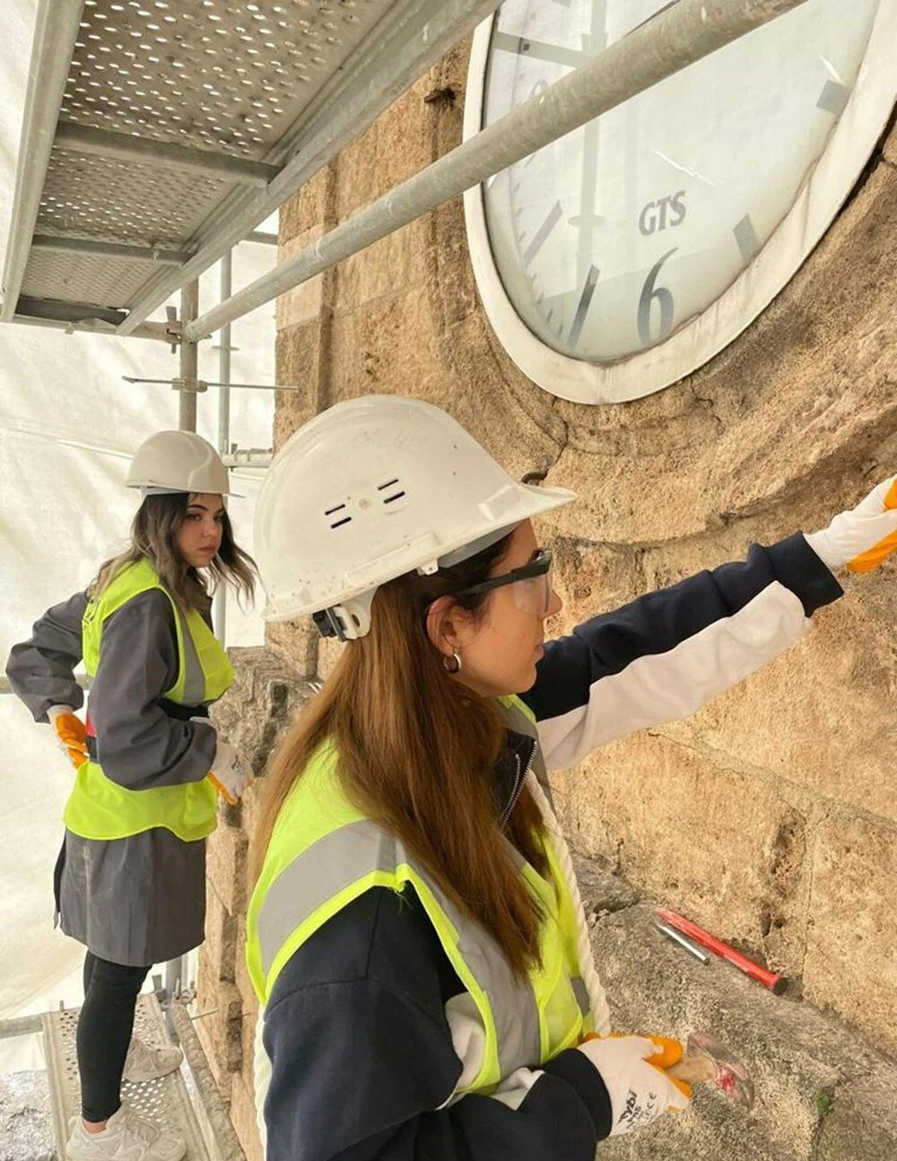 Yerine plastik takmışlar: Antalya'daki tarihi saat çalındı!