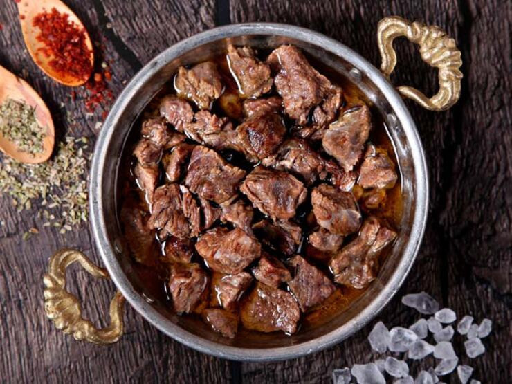 Uzmanı yanıtladı: Kanlı et yıkanır mı? Kurban eti nasıl tüketilmeli?
