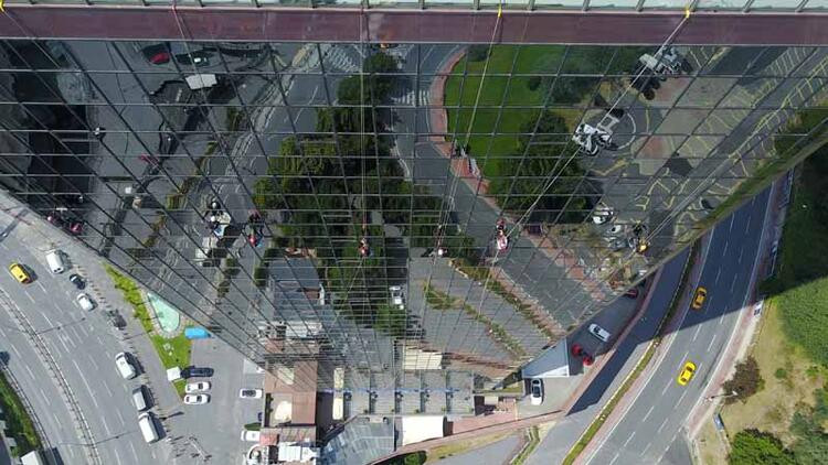 İstanbul'da iple erişim teknisyenlerinin zorlu mesaisi