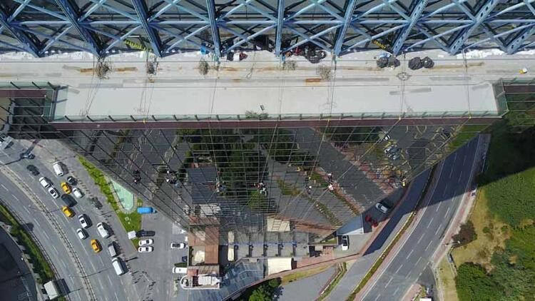 İstanbul'da iple erişim teknisyenlerinin zorlu mesaisi