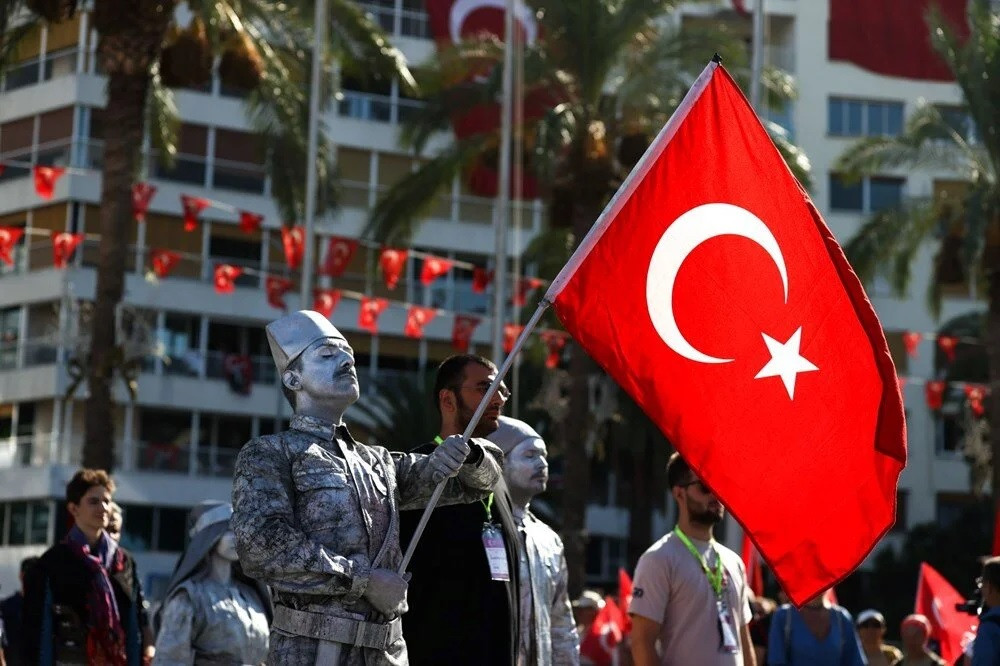 İzmir'de 100. yıl coşkusu yaşanıyor! 