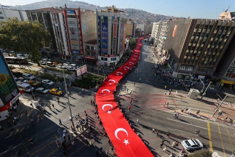 İzmir'de 100. yıl coşkusu yaşanıyor! 