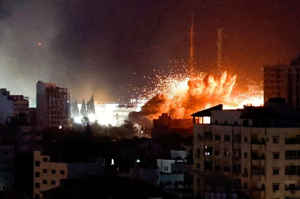 Çatışmalarda 4. gün: Gazze'de tam abluka ilan edildi!