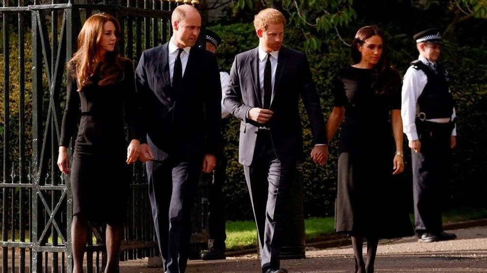 Kral'ın intikamı: Prens Harry ve Meghan Markle evlerinden kovuldu!