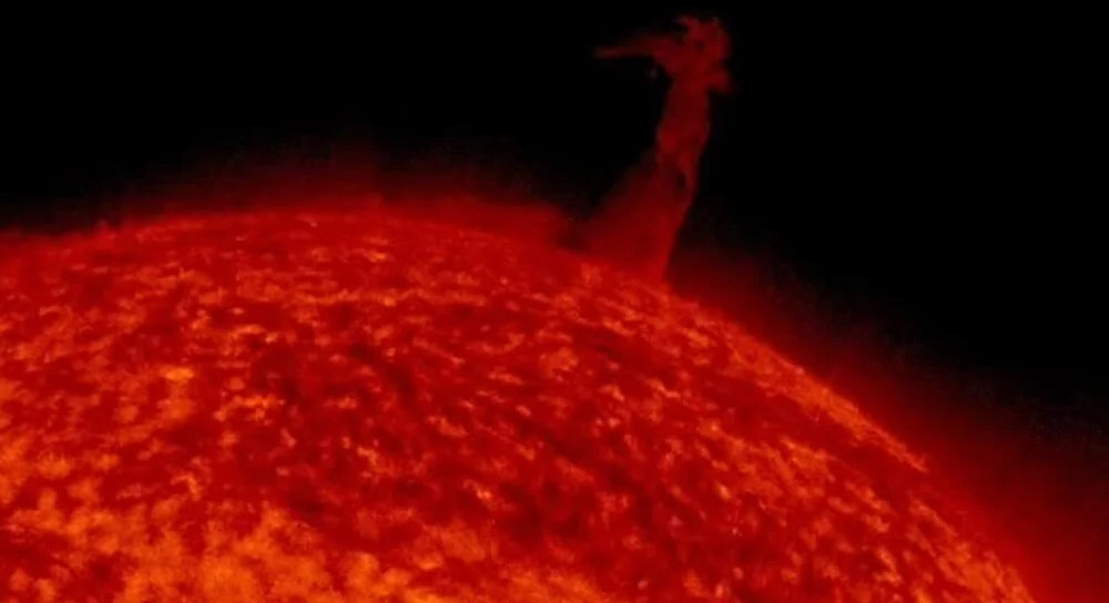 NASA görüntüledi: Dünya'dan 14 kat büyük Güneş fırtınası!