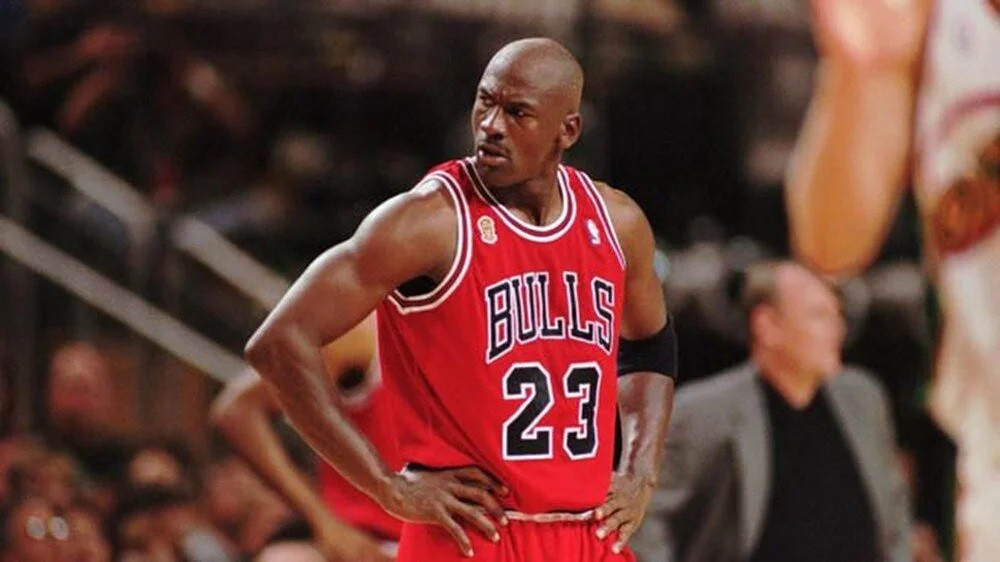 Michael Jordan'ın ayakkabısı rekor fiyata satıldı