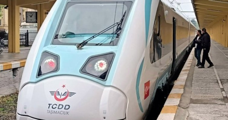 Milli elektrikli tren yolculu seferlerine başladı!