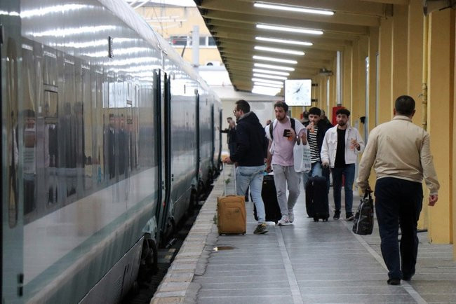 Milli elektrikli tren yolculu seferlerine başladı!