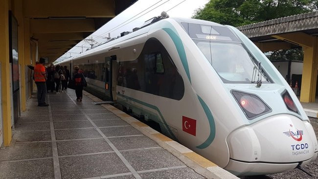 Milli elektrikli tren yolculu seferlerine başladı!
