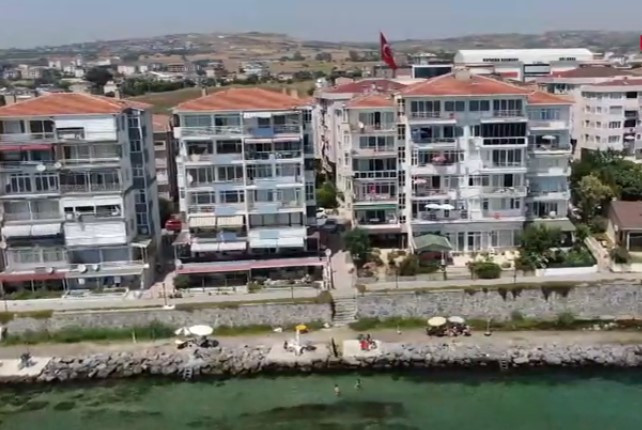 Skandal! Halka açık alanda 'beton loca'