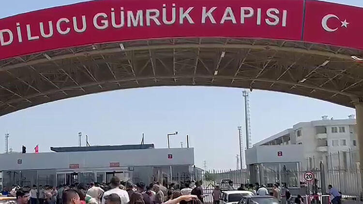 Dilucu Sınır Kapısı'nda telefon kayıt kuyruğu