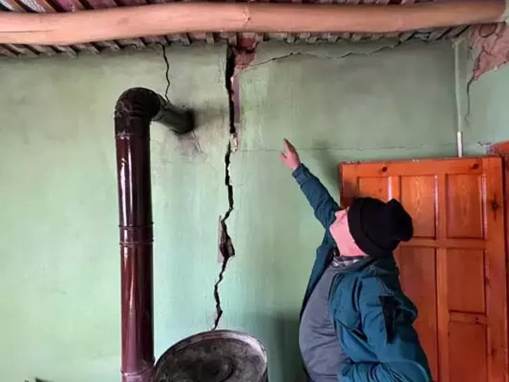 Hakkari'de deprem sonrası 28 evde çatlak!