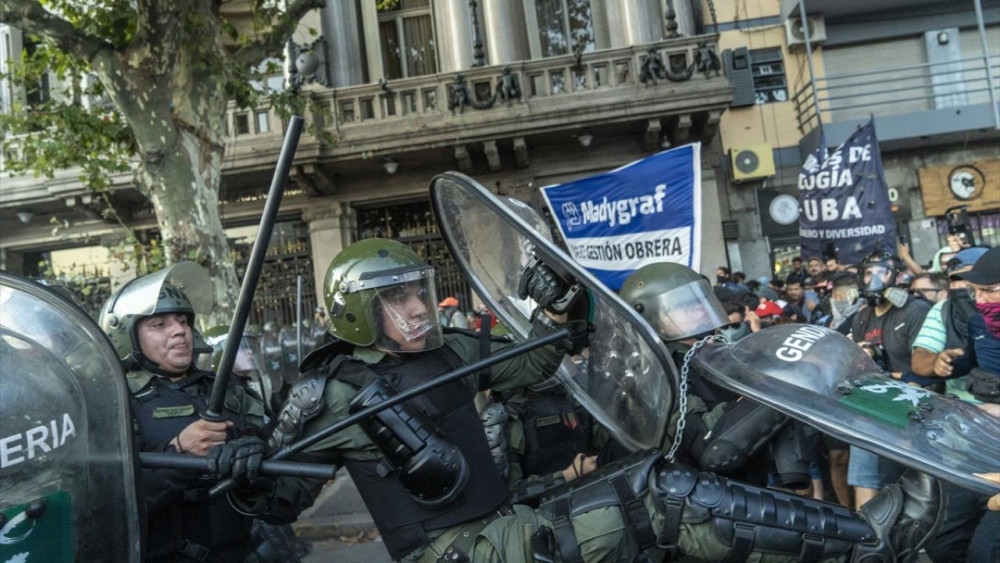 Ekonomi politikalarına tepki: Arjantin'de işçiler sokakta!