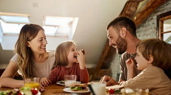 Dünyanın en mutlu ülkesindeki psikolog, mutluluğun 3 sırrını açıkladı!