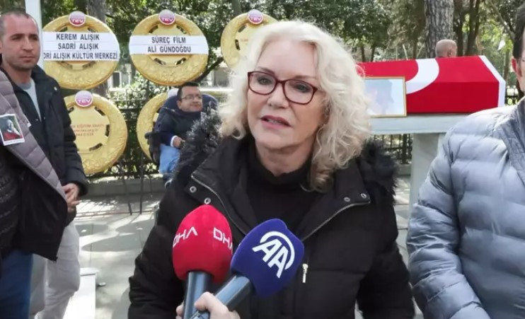 Usta oyuncu Kayhan Yıldızoğlu'nun cenaze törenine ünlü akını