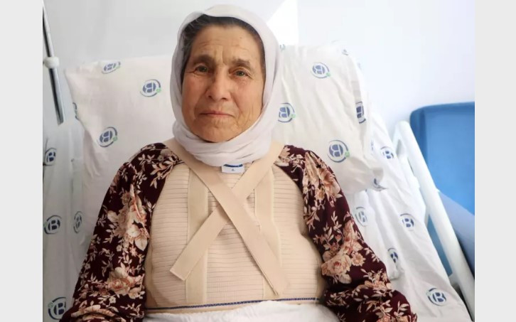80 yaşındaki hastaya 8 saatte 5 operasyon