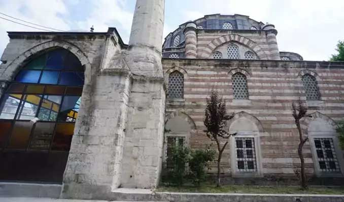 439 yıllık tarihi camiye plastik pencere