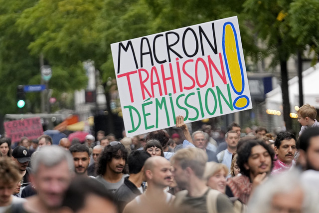 Fransa'da Macron karşıtı protestolar sürüyor!
