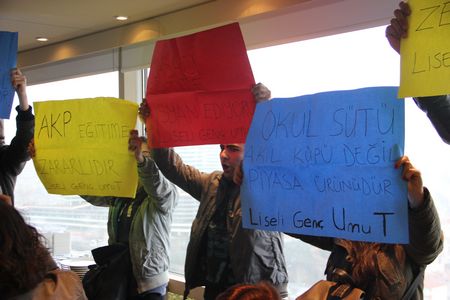 Okul Sütüne Protestolu Tanıtım