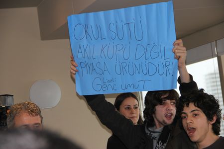 Okul Sütüne Protestolu Tanıtım
