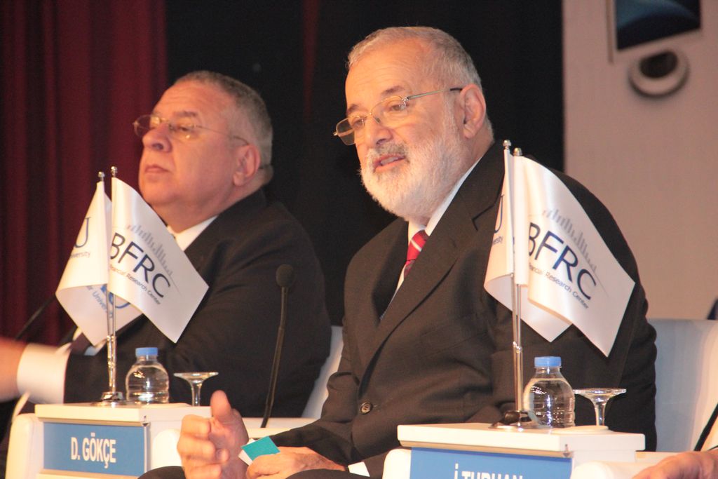Bahçesehir ünv finans uygulama merkezi açildi
