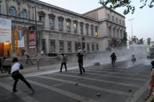 Polisin Gezi Parkı müdahalesi herkesi etkiledi